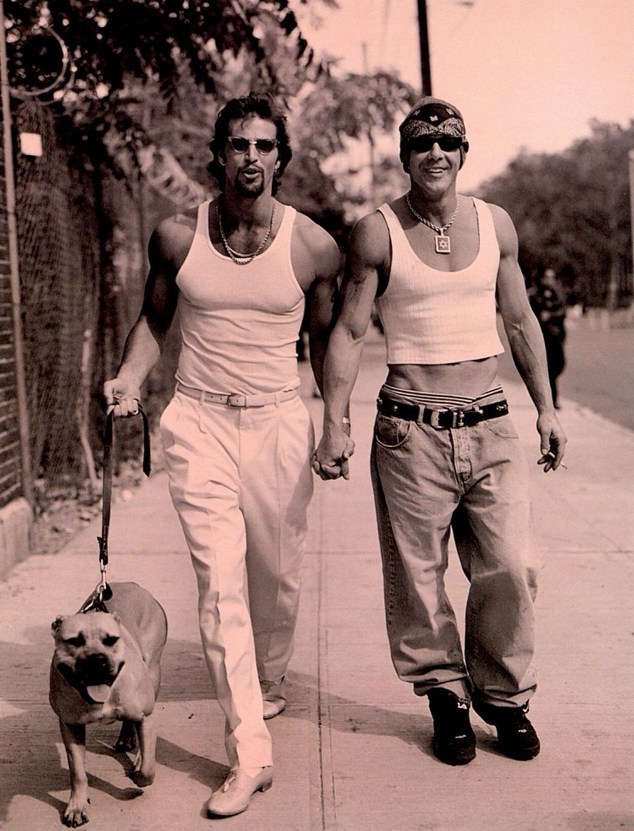 http://www.theplace.ru/archive/mickey_rourke/img/15e5e124e8c51.jpg