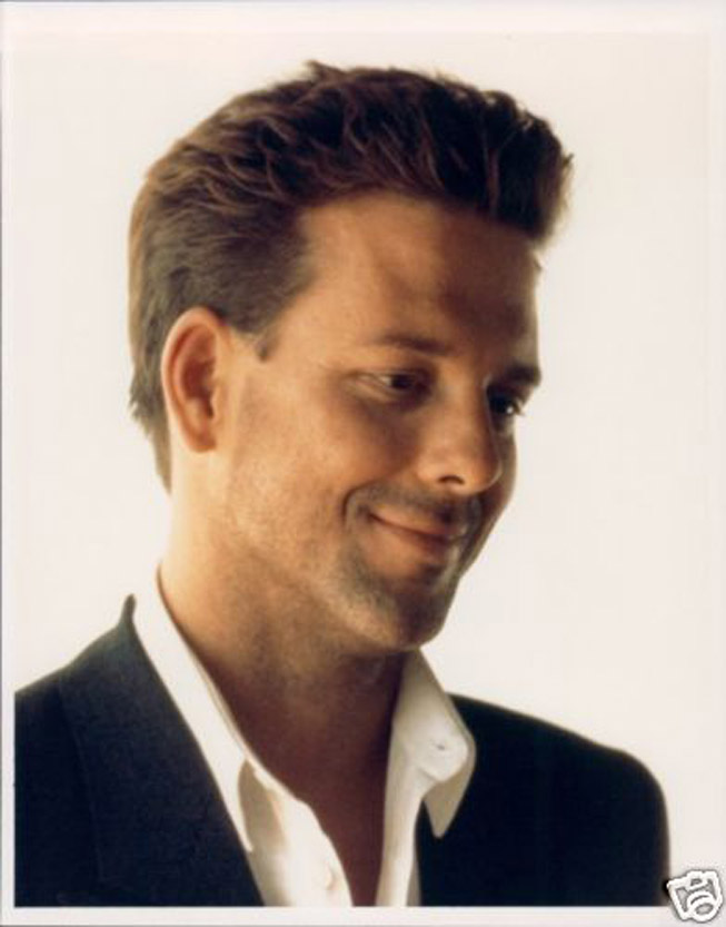 http://www.theplace.ru/archive/mickey_rourke/img/1cc8_12.jpg