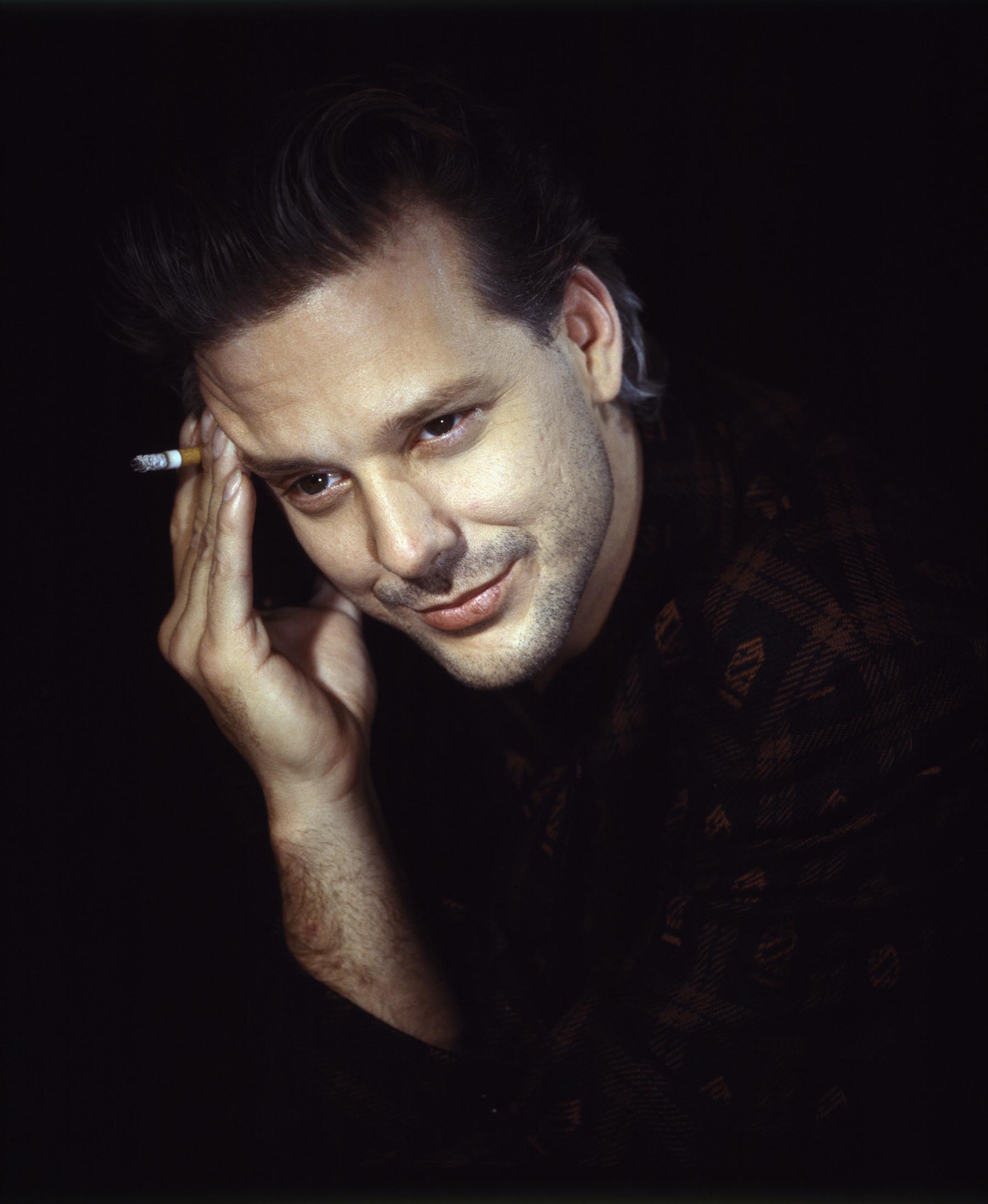 http://www.theplace.ru/archive/mickey_rourke/img/mickeyrourkemj01ij9.jpg
