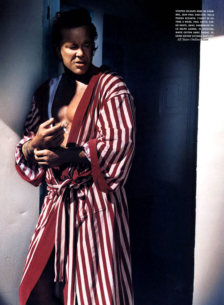 http://www.theplace.ru/archive/mickey_rourke/img/uomo0402-27.jpg