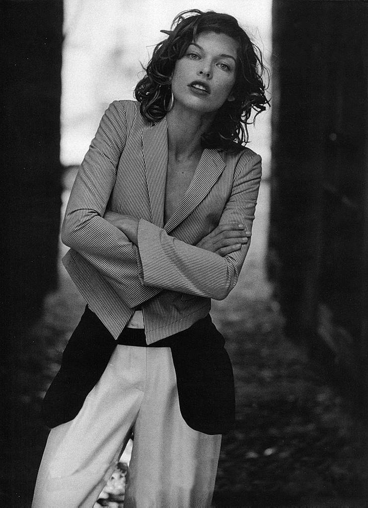 http://www.theplace.ru/archive/milla_jovovich/img/MillaJovovitch-EmporioArmani-marieclaireUS2003Feb-b-zob.jpg