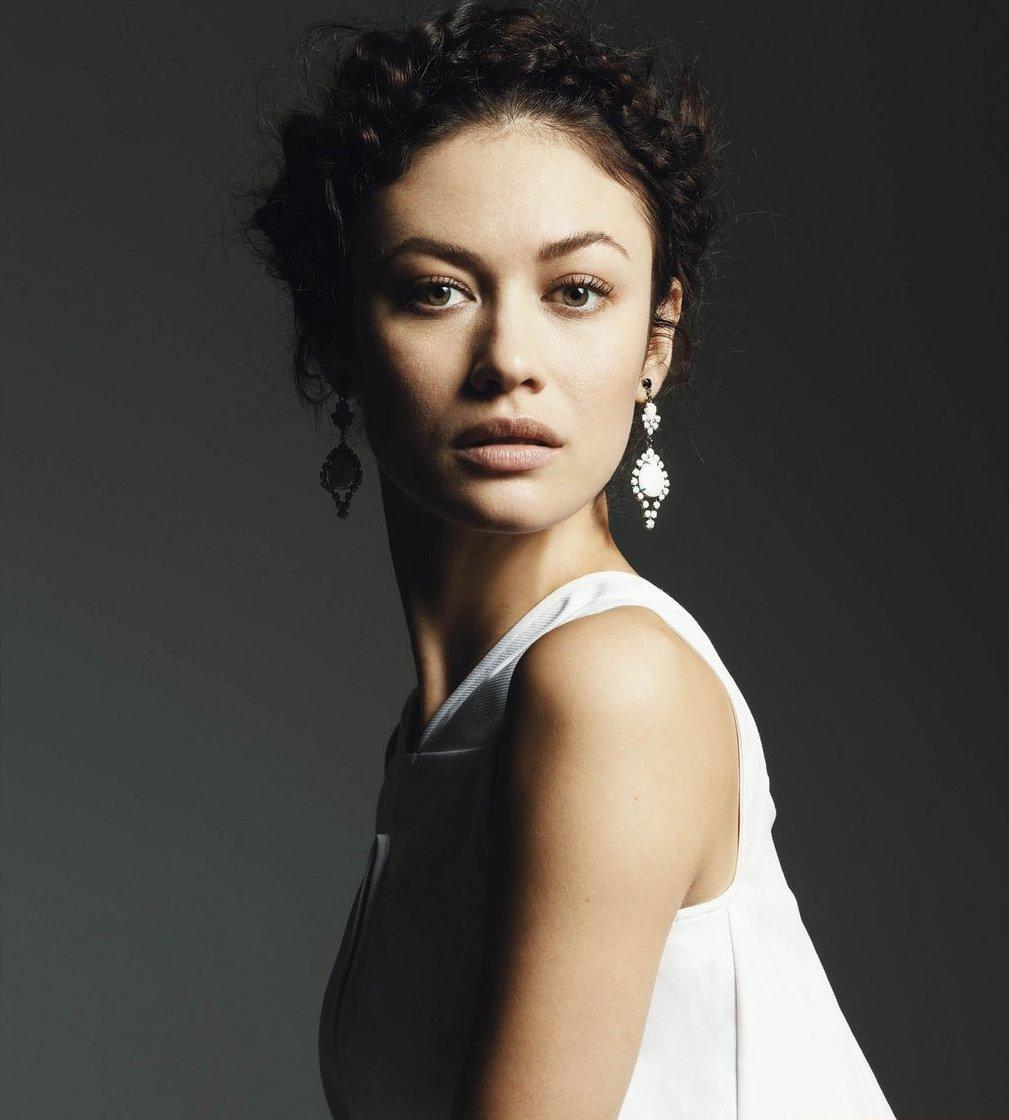 http://www.theplace.ru/archive/olga_kurylenko/img/5-42.jpg