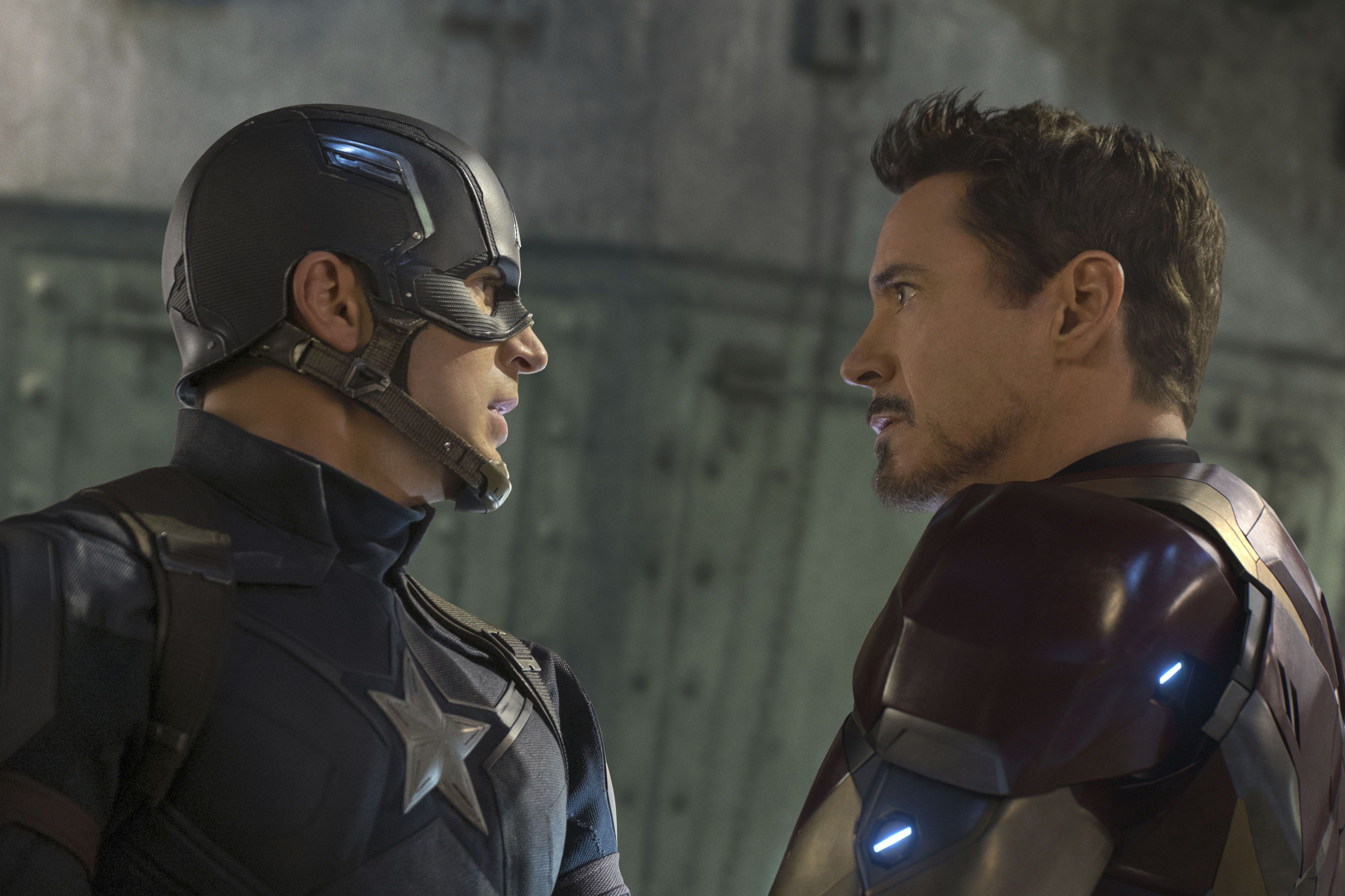Мстители 2015 в качестве. Первый мститель: Противостояние (2016). Первый мститель Противостояние Тони Старк. Железный человек и Капитан Америка. Капитан Америка и Железный человек Противостояние.