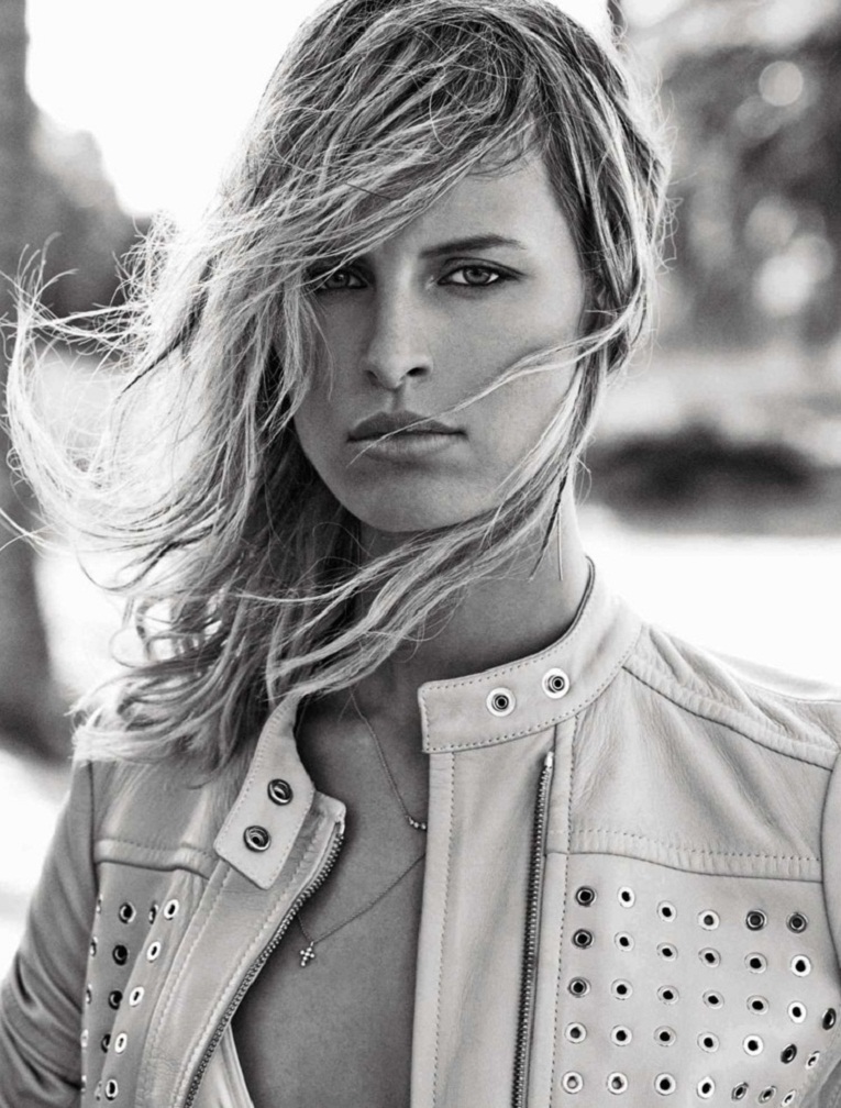 http://www.theplace.ru/archive/russian/karolina_kurkova/img/karolina_kurkova_vogue_spain_giampaolo_sgura_05.jpg