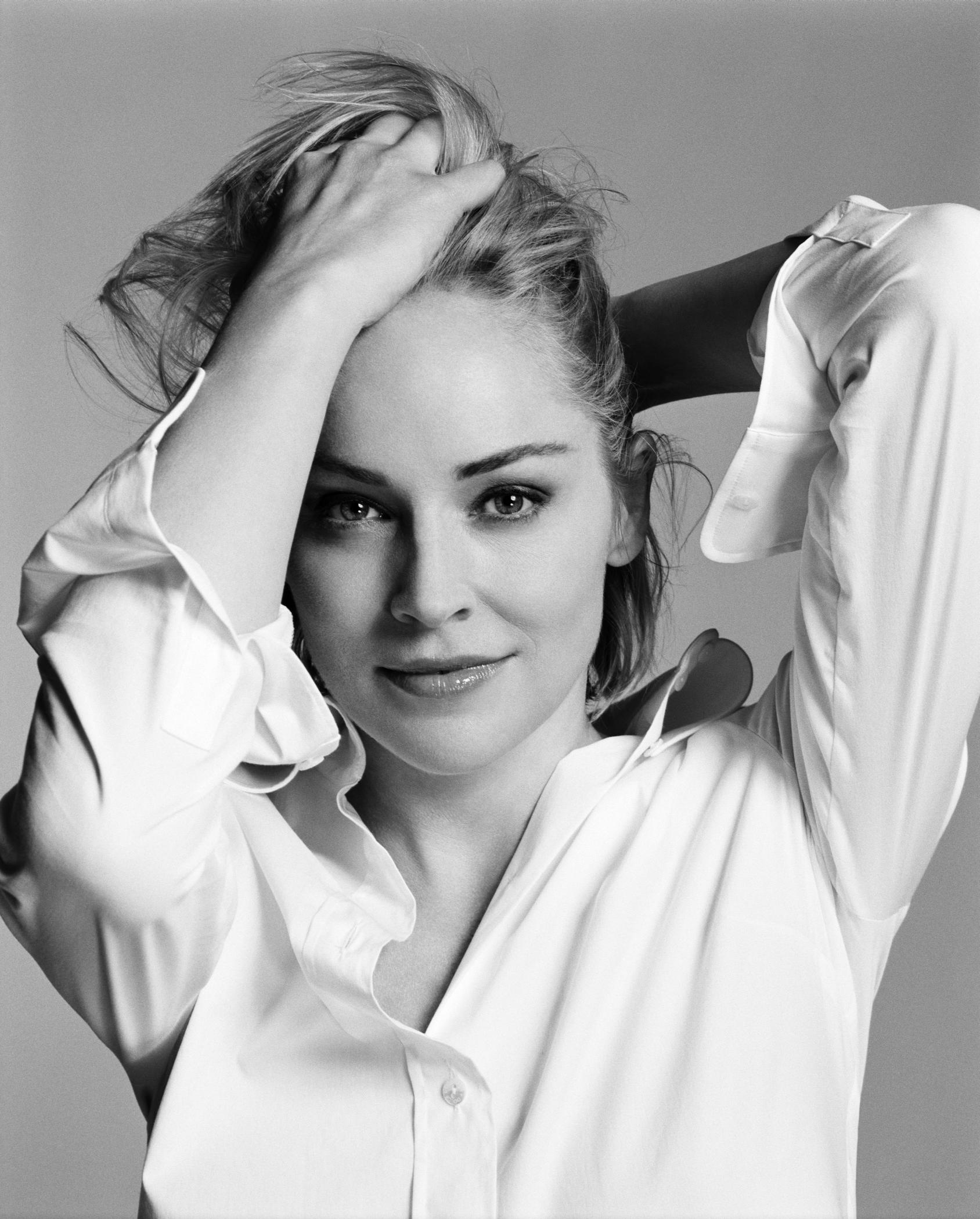 http://www.theplace.ru/archive/sharon_stone/img/10062005191713_Sharon_Stone_10060309-shahel0006.jpg