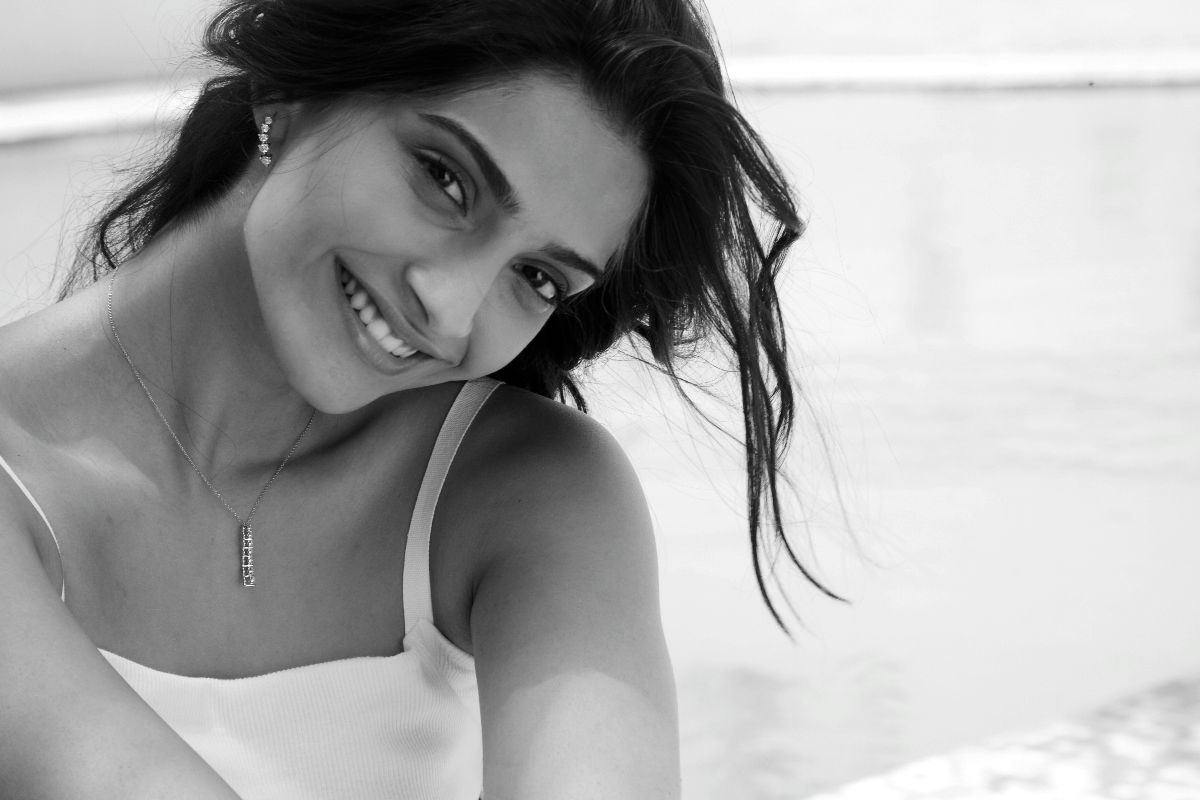 http://www.theplace.ru/archive/sonam_kapoor/img/sonam_kapoor_fat_2de.jpg