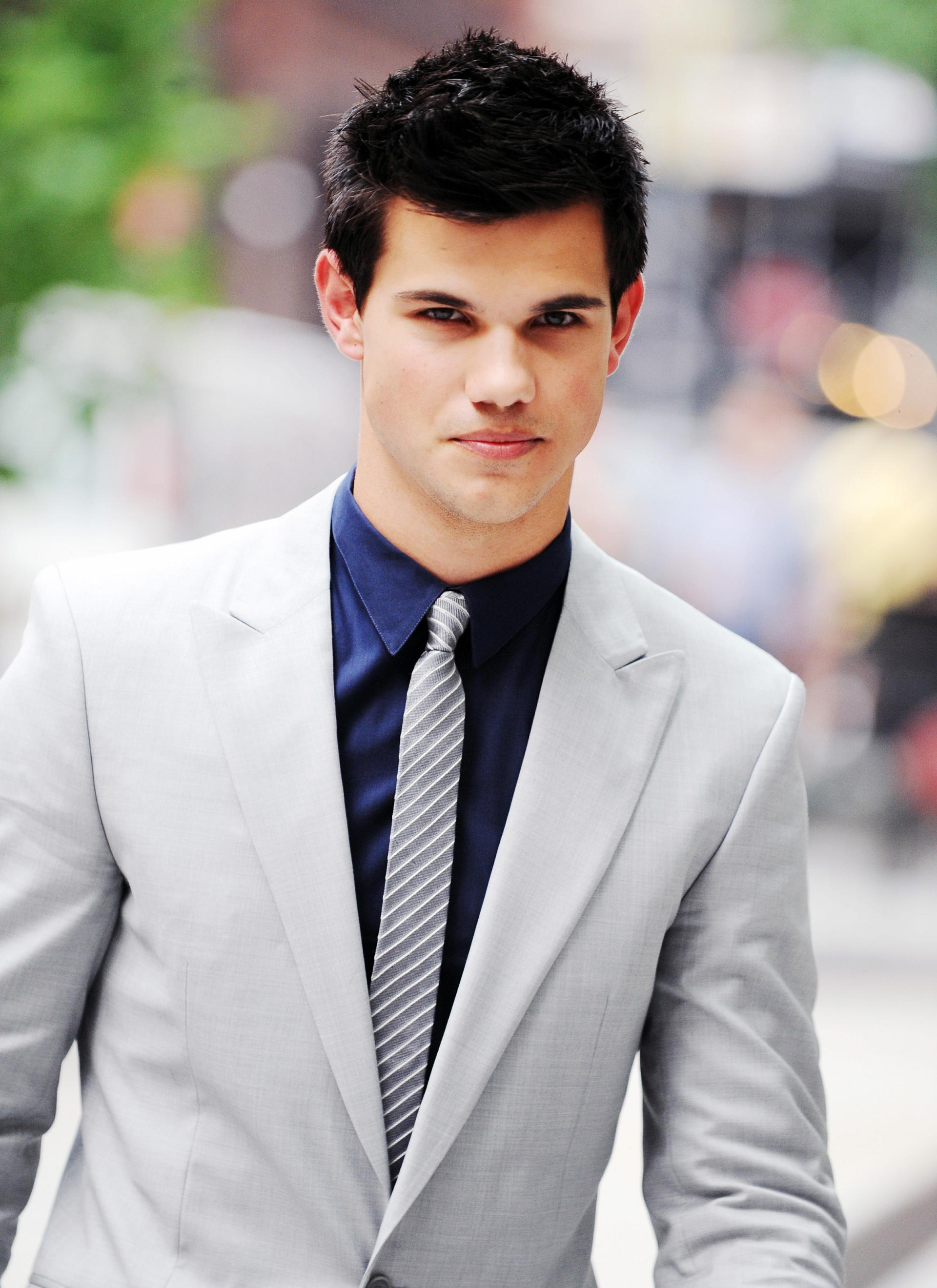 http://www.theplace.ru/archive/taylor_lautner/img/FP_5287849_Eclipse_A.jpg