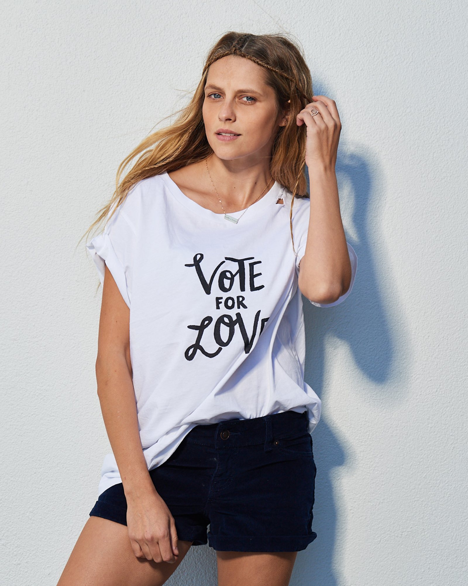 https://www.theplace.ru/archive/teresa_palmer/img/2017_elle_australia_vote_for_love_campaign.jpg