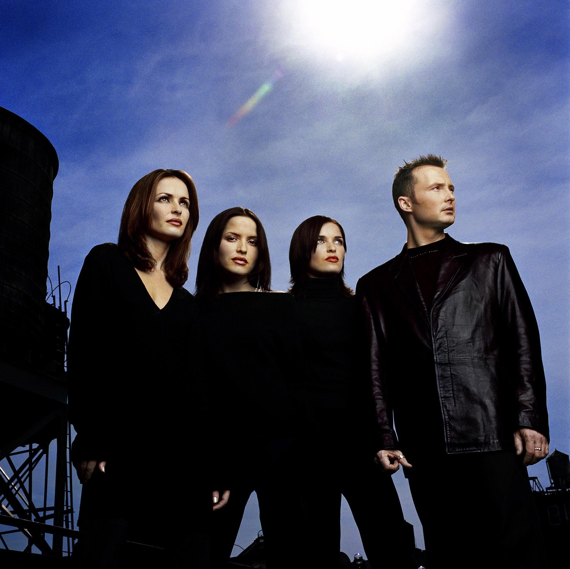 https://www.theplace.ru/archive/the_corrs/img/2083scd.jpg