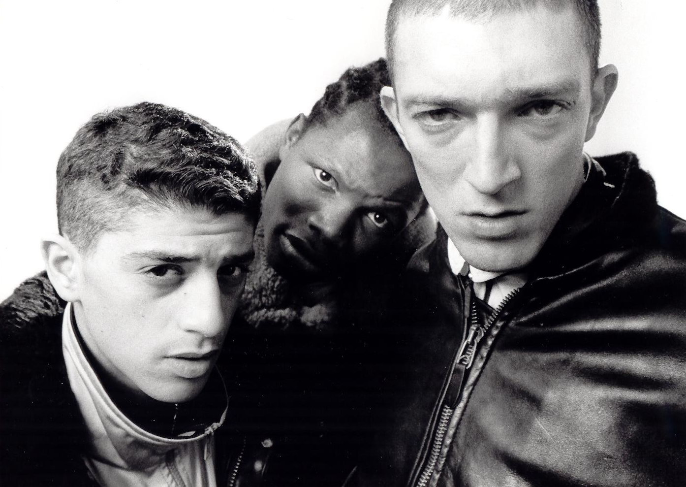 http://www.theplace.ru/archive/vincent_cassel/img/la_haine_wallpaper_3.jpg