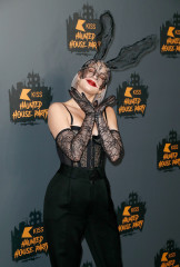 Anne-Marie - Kiss Haunted House Party in London 10/26/2018 фото №1112357