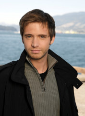 Aaron Stanford фото