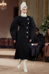 Schiaparelli Fall/Winter 2023 Fashion show in Paris фото №1365578