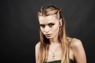 Abbey Lee Kershaw – Deadline Studio Portraits at SXSW 2018 фото №1053274