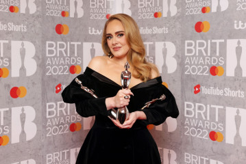 Adele - BRIT Awards in London 02/08/2022 фото №1336691