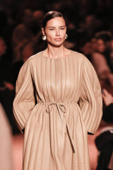 Adriana Lima for FENDI FW 2025 фото №1412913
