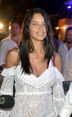 Adriana Lima at a Restaurant for a Dinner in Bodrum, Turkey фото №982053