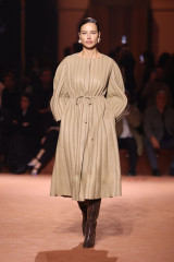 Adriana Lima for FENDI FW 2025 фото №1412912