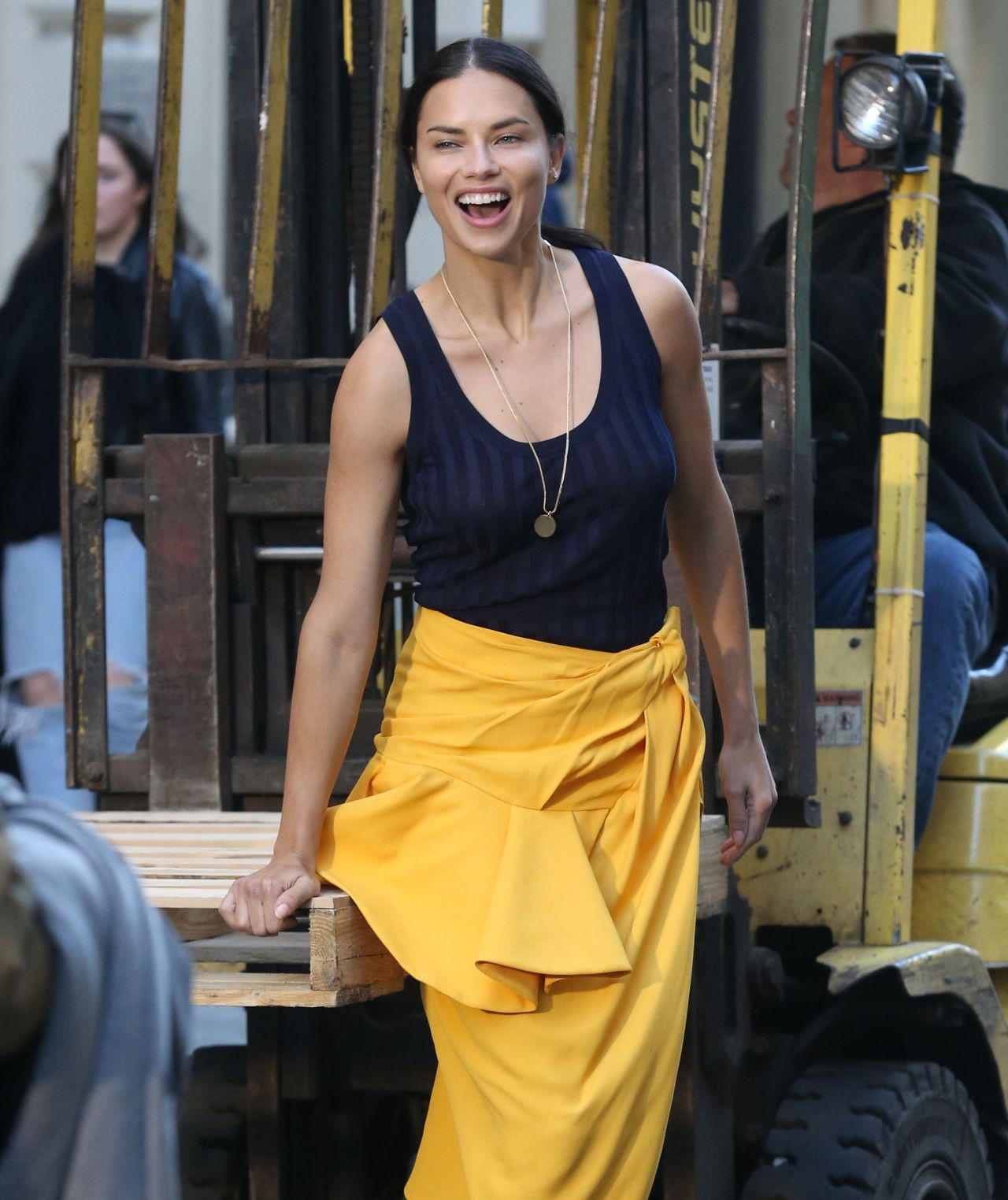 Адриана Лима - Adriana Lima фото №1064080 - Adriana Lima in a Yellow