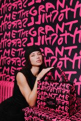 Adriana Lima for Marc Jacobs x Stephen Sprouse фото №1414399