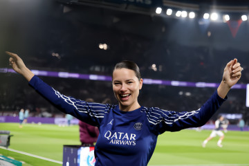 Adriana Lima at Paris Saint-Germain FC x Olympique de Marselha фото №1414211