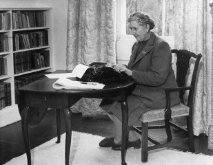Agatha Christie фото