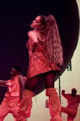 Ariana Grande - Lollapalooza in Chicago 08/04/2019 фото №1207681