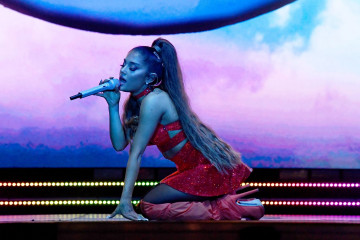 Ariana Grande - Lollapalooza in Chicago 08/04/2019 фото №1207684