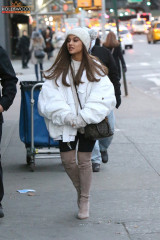 Ariana Grande - Shopping in New York 12/07/2018 фото №1124161