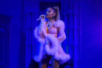 Ariana Grande - 62nd Grammy Awards in Los Angeles 01/26/2020 фото №1243711