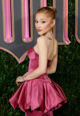 Ariana Grande – at Wicked Movie Premiere November 2024 фото №1407142