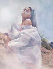 Ariana Grande – Cloud by Ariana Grande Perfume 2018 фото №1212680