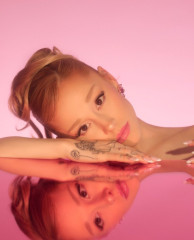 Ariana Grande – for Rem Beauty Campaign, January 2025 фото №1411195
