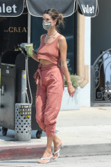 Alessandra Ambrosio is seen in Los Angeles || August 19, 2020 фото №1273456