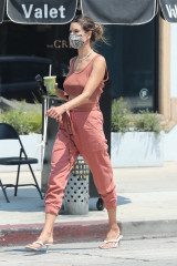 Alessandra Ambrosio is seen in Los Angeles || August 19, 2020 фото №1273453