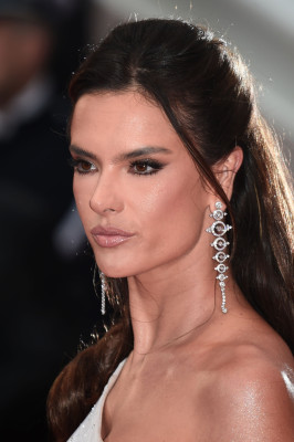 Alessandra Ambrosio – 2019 Cannes Film Festival Opening Ceremony фото №1175342