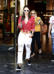 Alessandra Ambrosio at the Gucci store on Rodeo Drive in Beverly Hills фото №1062084