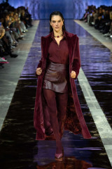 Alessandra Ambrosio for Marc Cain Show FW 2025 фото №1412279