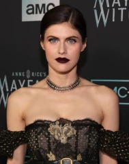 Alexandra Daddario - 'Mayfair Witches' Premiere in Los Angeles 12/07/2022 фото №1360102