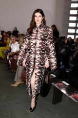 Alexandra Daddario – at Tory Birch F/W 2025 Fahion Show in New York фото №1412009