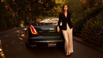ALEXANDRA DADDARIO for 2019 Jaguar XJ, November 2019 фото №1233644