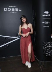 Alexandra Daddario – US Open with Maestro Dobel Tequila in New York фото №1398775