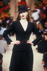 Alice Dodd ~ Yves Saint Laurent S/S 1995 Couture фото №1371196