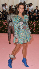 Alicia Vikander Met Gala in New York фото №1169552