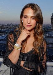 Alicia Vikander - Opening Bvlgari Popup Store at Paris Fashion Week 07/04/2017 фото №1272850