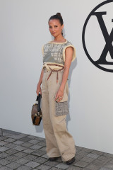 Alicia Vikander - Louis Vuitton Womenswear SS 2023 Show at PFW 10/04/2022 фото №1352495