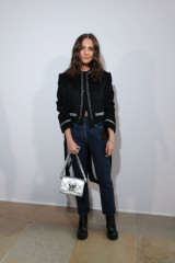 Alicia Vikander - Louis Vuitton Womenswear FW 2022/2023 Show at PFW 03/07/2022 фото №1339870