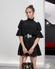 Alicia Vikander - Louis Vuitton Cruise 2020 Spin-Off Show in Seoul 10/31/2019 фото №1230347