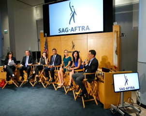 Alyssa Milano - May 06: SAG-AFTRA Panel Discussion on Deepfakes фото №1187187