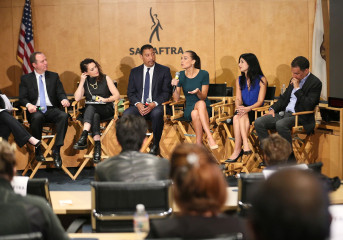 Alyssa Milano - May 06: SAG-AFTRA Panel Discussion on Deepfakes фото №1187176